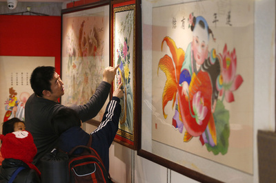 春節の華やぎ　「年画」で新年を祝う