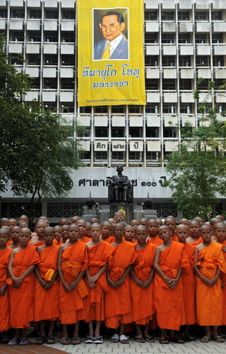 王室侮辱の音声データをネット投稿、不敬罪で男性に禁錮20年 タイ