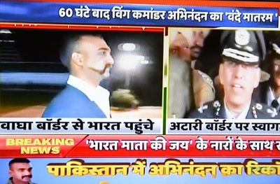 パキスタン、インド軍操縦士を解放 カシミールでは衝突激化