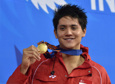 シンガポール競泳界の新星、夜間外出で警告