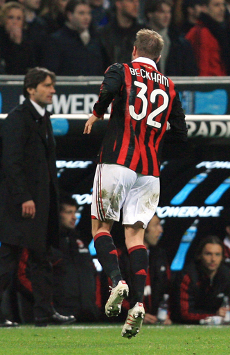 ベッカム執刀医「W杯出場の可能性ない」、手術は成功