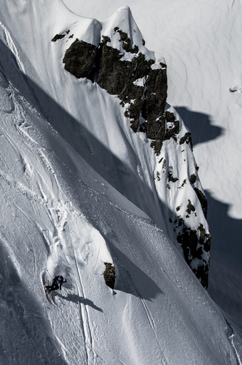 フリーライドスキーの女子チャンピオン、雪崩で死亡