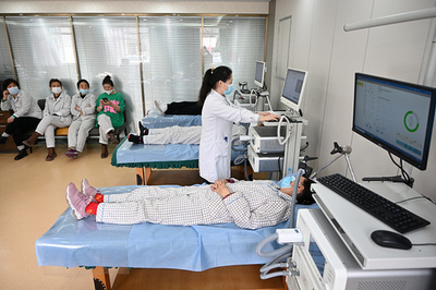 中国 在職者の8割超が睡眠障害