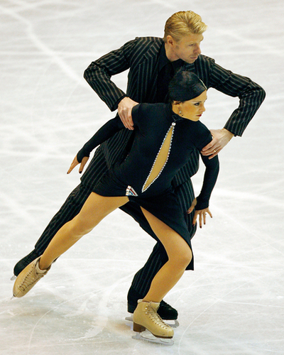 デロベル／ショウエンフェルデール組 NHK杯アイスダンスCDで首位