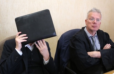 著名画家がごみ箱に捨てた絵、拾って売ろうとした男に罰金40万円