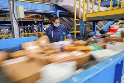 中国の宅配便取扱個数 年初以来1000億件を突破