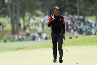ウッズのマスターズ最終日は「69」、通算1オーバーで32位タイ