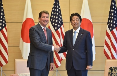 米国のハガティ新駐日大使、安倍首相と会談