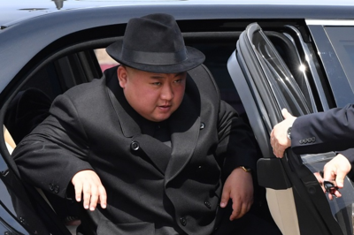 金正恩氏、予定前倒しで帰国 行事に2時間遅刻も