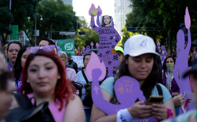 女性に対する暴力撤廃の国際デー、世界でデモ