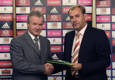 スロバキア代表 ウラジミール・ヴァイス氏が就任