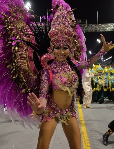 熱気増すサンパウロのカーニバル、2日目も華やかに