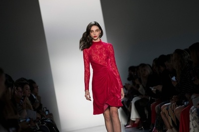 得意のドレスルック、「タダシ ショージ」18/19年秋冬