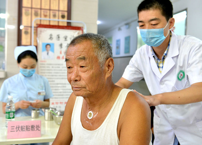 冬の病気は夏に治せ 中国伝統医学の治療法「三伏貼」