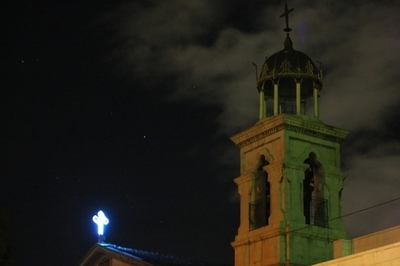 ギリシャ正教の神父に禁固4年8月、妻の愛人の自動車に放火