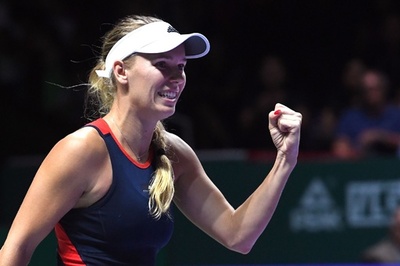 ウォズニアッキがクビトバに勝利、WTAファイナルズ連覇へ望みつなぐ