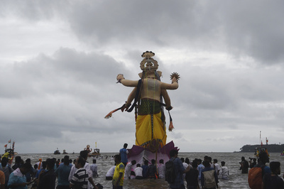 【今日の1枚】巨神像、海へ