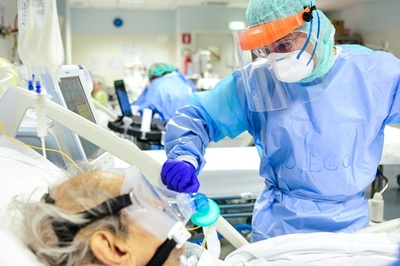 イタリア、新型コロナの集中治療患者が減少 流行発生後初めて