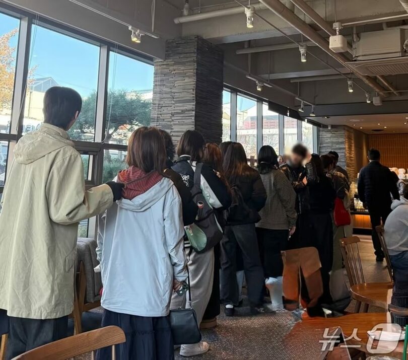 ソウル市鍾路区のスターバックス景福宮駅店で「Sweet Hour リユーザブルカップ」イベント(c)news1