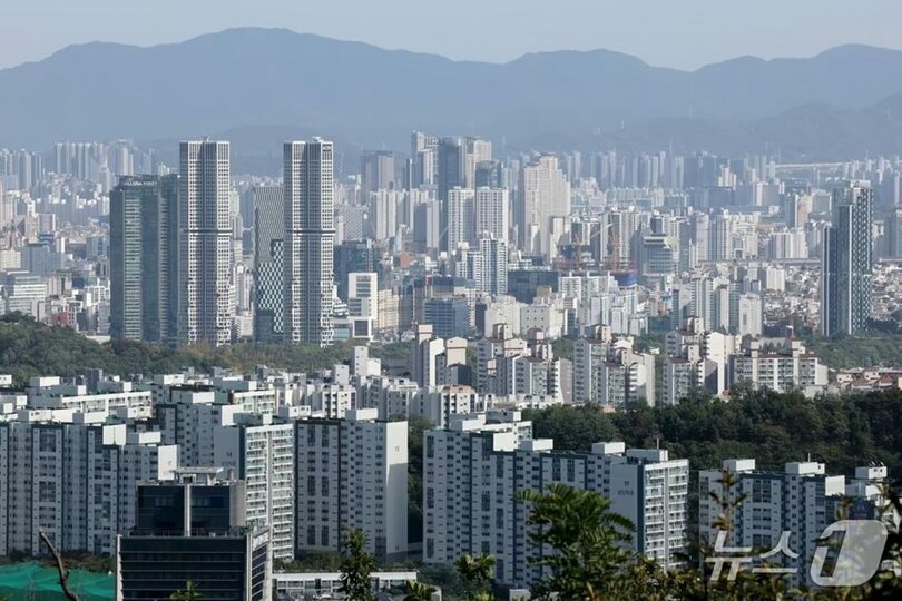 ソウル・南山から見たマンション群(c)news1
