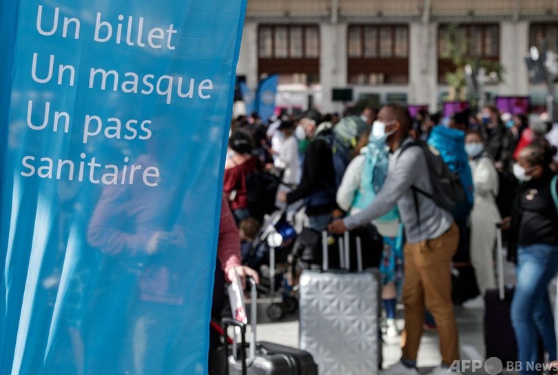 フランスの「衛生パス」、カフェや電車でも義務化