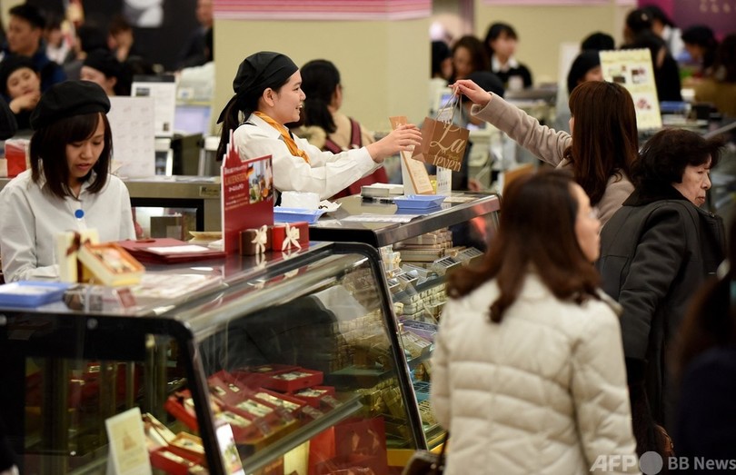 チョコ、愛のスプーン、むち打ち…？ バレンタインデーの歴史