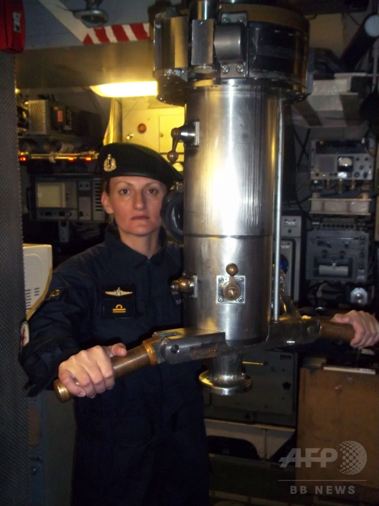 アルゼンチン海軍の潜水艦、連絡途絶える 同国初の女性潜水艦将校も乗艦