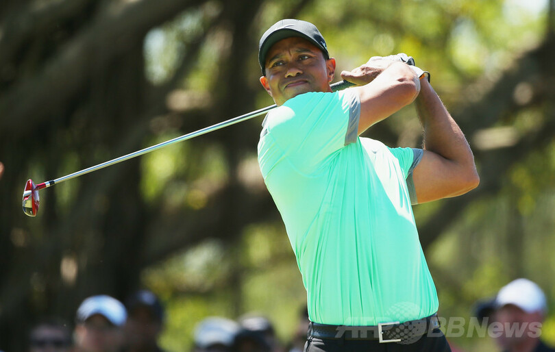 ウッズが猛チャージで4位タイに浮上、キャデラック選手権