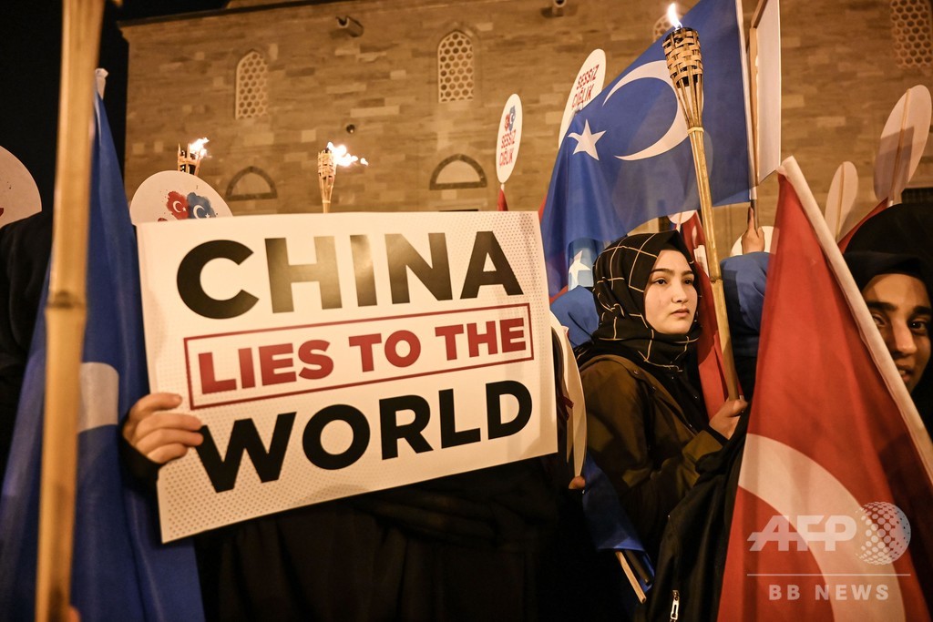 トルコでウイグル人問題めぐり抗議デモ 中国国旗燃やす参加者も 写真16枚 国際ニュース Afpbb News