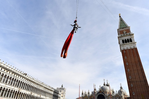 カーニバルのハイライト「天使の飛翔」、今年は2人 イタリア