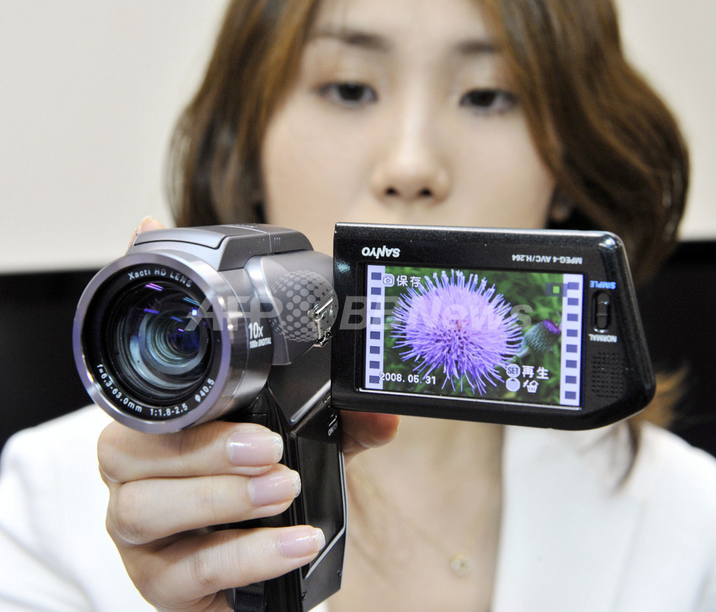 三洋電機、フルハイビジョンのデジタルムービー「Xacti DMX-HD1010」を