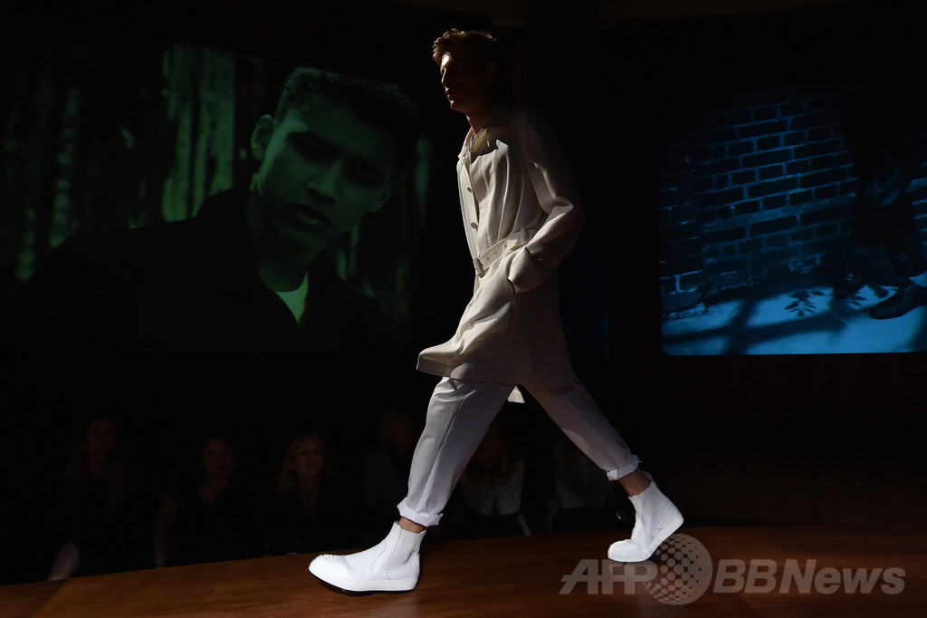 大人のリアルシューズを提案、「ジミー チュウ」15年春夏メンズ