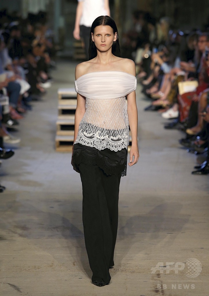 「ジバンシィ」16年春夏コレクション