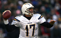 パスを出すチャージャーズのQBフィリップ・リバース（%%Philip Rivers%%）。(c)AFP/Getty Images/Chris McGrath