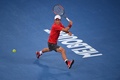 全豪オープンテニス、男子シングルス4回戦。バックハンドを打つ錦織圭（2017年1月22日撮影）。(c)AFP/WILLIAM WEST