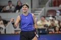 テニス、中国オープン、女子シングルス準決勝。勝利を喜ぶカロリーナ・ムホバ（2024年10月5日撮影）。(c)Jade Gao / AFP