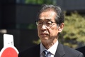 東京地裁に到着した東京電力の武黒一郎元副社長（2019年9月19日撮影）。(c)Kazuhiro NOGI / AFP
