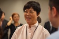 報道陣の取材に応じるTSMCの何麗梅氏。台湾・台中で（2023年9月19日撮影）。(c)Sam Yeh / AFP