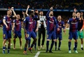 17-18スペイン1部リーグ第36節、FCバルセロナ対レアル・マドリード。試合後に歓喜するFCバルセロナの選手（2018年5月6日撮影）。(c)AFP PHOTO / Pau Barrena