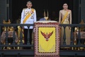 タイのマハ・ワチラロンコン国王（左）とスティダー王妃。同国の首都バンコクでの戴冠式で（2019年5月6日撮影、資料写真）。(c)Jewel SAMAD / AFP