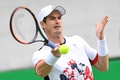 リオデジャネイロ五輪、テニス男子シングルス準々決勝。リターンを打つアンディ・マレー（2016年8月12日撮影）。(c)AFP/Martin BERNETTI