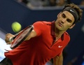 男子テニス、上海マスターズ（2014 Shanghai Rolex Masters）シングルス準決勝。リターンを狙うロジャー・フェデラー（Roger Federer、2014年10月11日撮影）。(c)AFP/GOH CHAI HIN