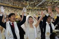 韓国・ソウル（Seoul）の加平（Gapyeong）で行われた統一教会（Unification Church）の合同結婚式に参加した新郎新婦たち（2014年2月12日撮影）。(c)AFP/Ed Jones