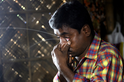 鼻から吸ったミルクを、目から飛ばす特技の持ち主