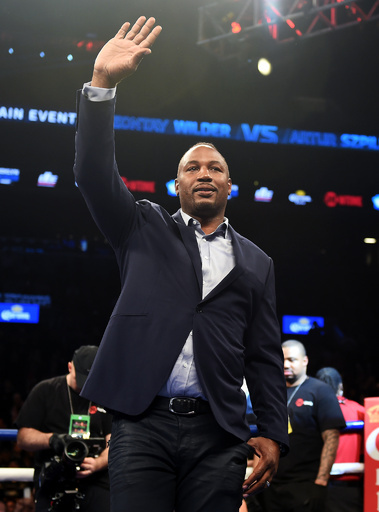 元ヘビー級王者のルイス氏、メイウェザーとマクレガーの試合は「ばかげている」