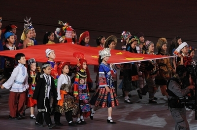 また「やらせ」か五輪開会式、「少数民族の子ども」実は漢民族