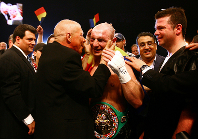 エイドリアン・ディアコヌ WBC暫定ライトヘビー級初防衛