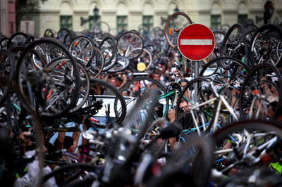 自転車に乗ろう、環境イベント「クリティカル・マス」ハンガリーで開催