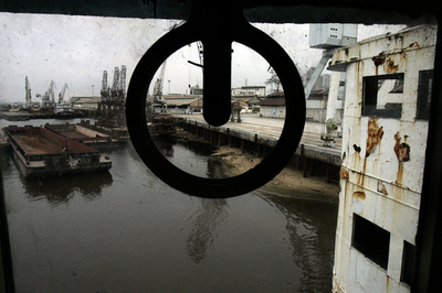 コンゴ川で荷物を満載したボートが沈没、40人死亡