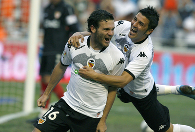 バレンシア 開幕戦でセビージャに勝利